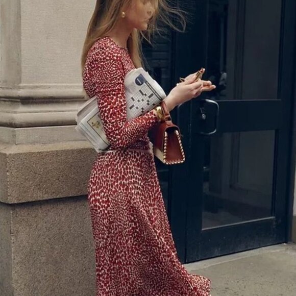 💕J.CREW💕 Gwyneth Pleated Skirt Chiffon ~ Vintage Red Strawberry Print Large - Picture 7 of 16